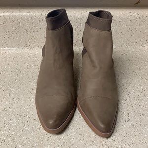 NEW VINCE CAMUTO TAUPE BOOTIES